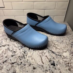 Bjork Light Blue Women’s Clogs, EU 39 (US 8 - 8.5)
